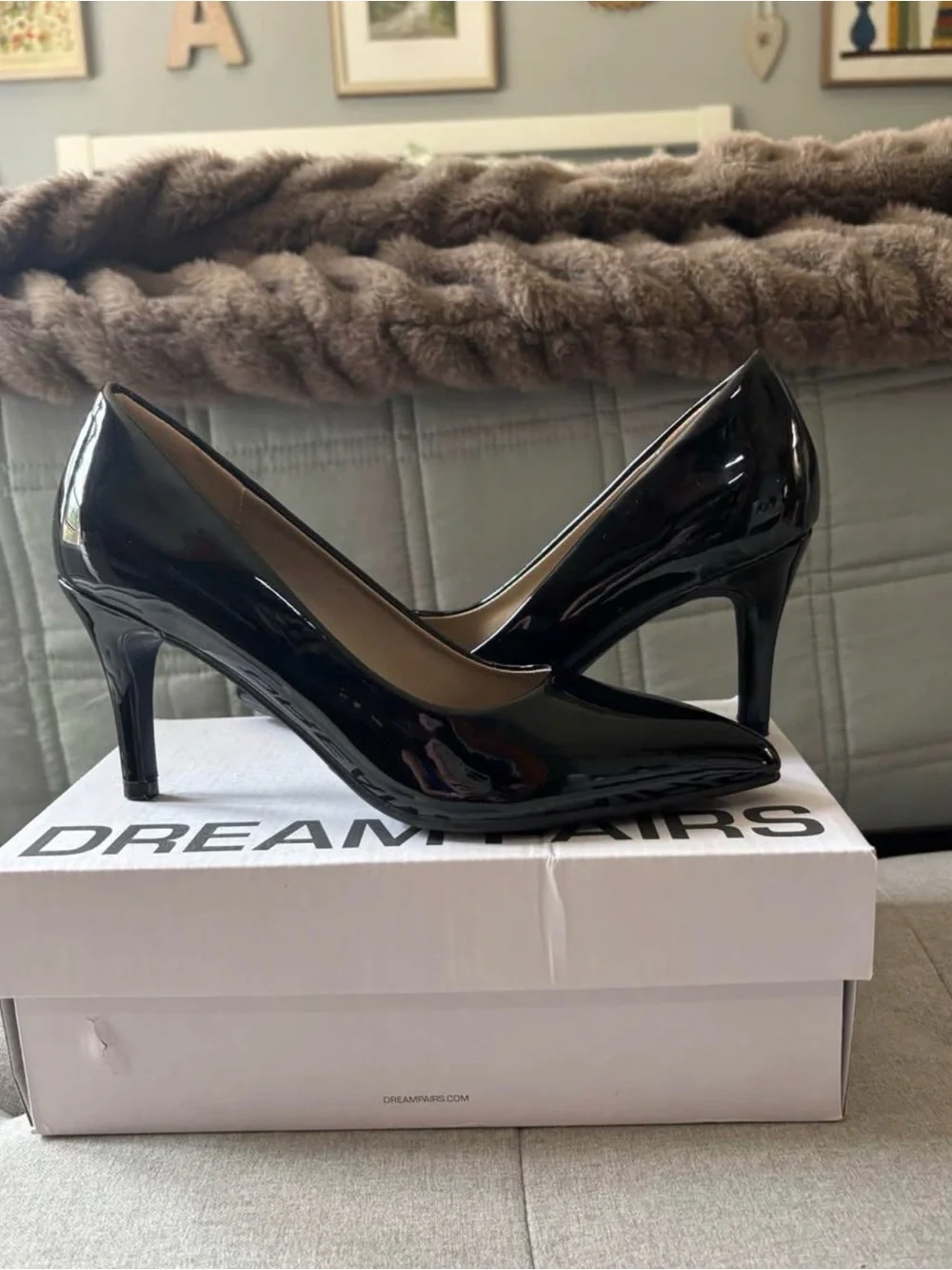 Dream Pairs Black Patent Pointed-Toe Mid Heels
